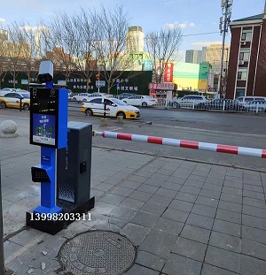 沈阳站广场圆杆快速道闸车牌识别收费机系统安装案例