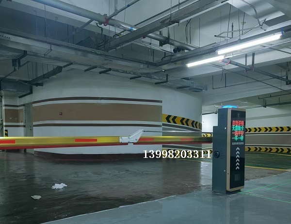 沈阳北站辽沈银行道闸车牌识别一体机