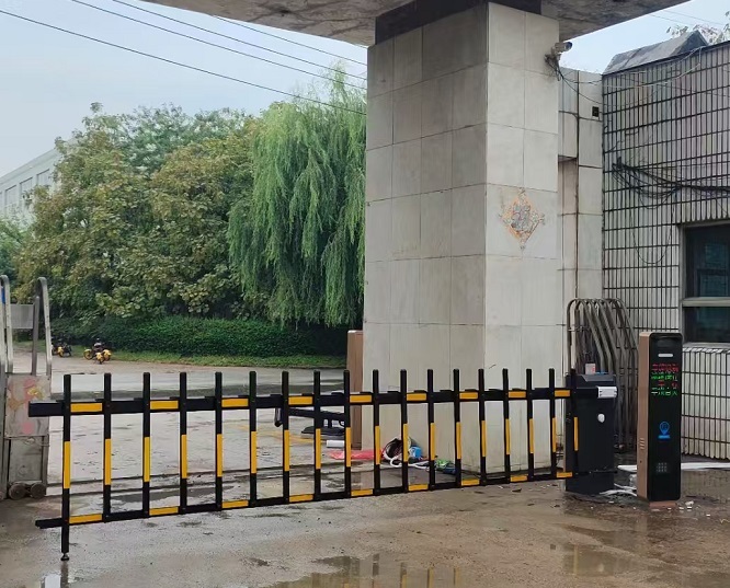 沈阳某工厂门口栅栏道闸车牌识别系统