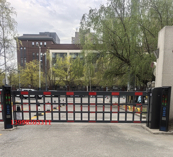 沈阳市东北区域气象中心双机箱空降道闸车牌识别系统