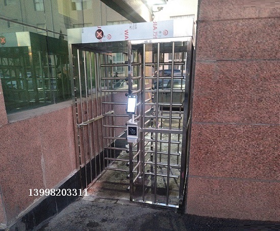 沈阳二一三厂人脸识别全高转闸门禁